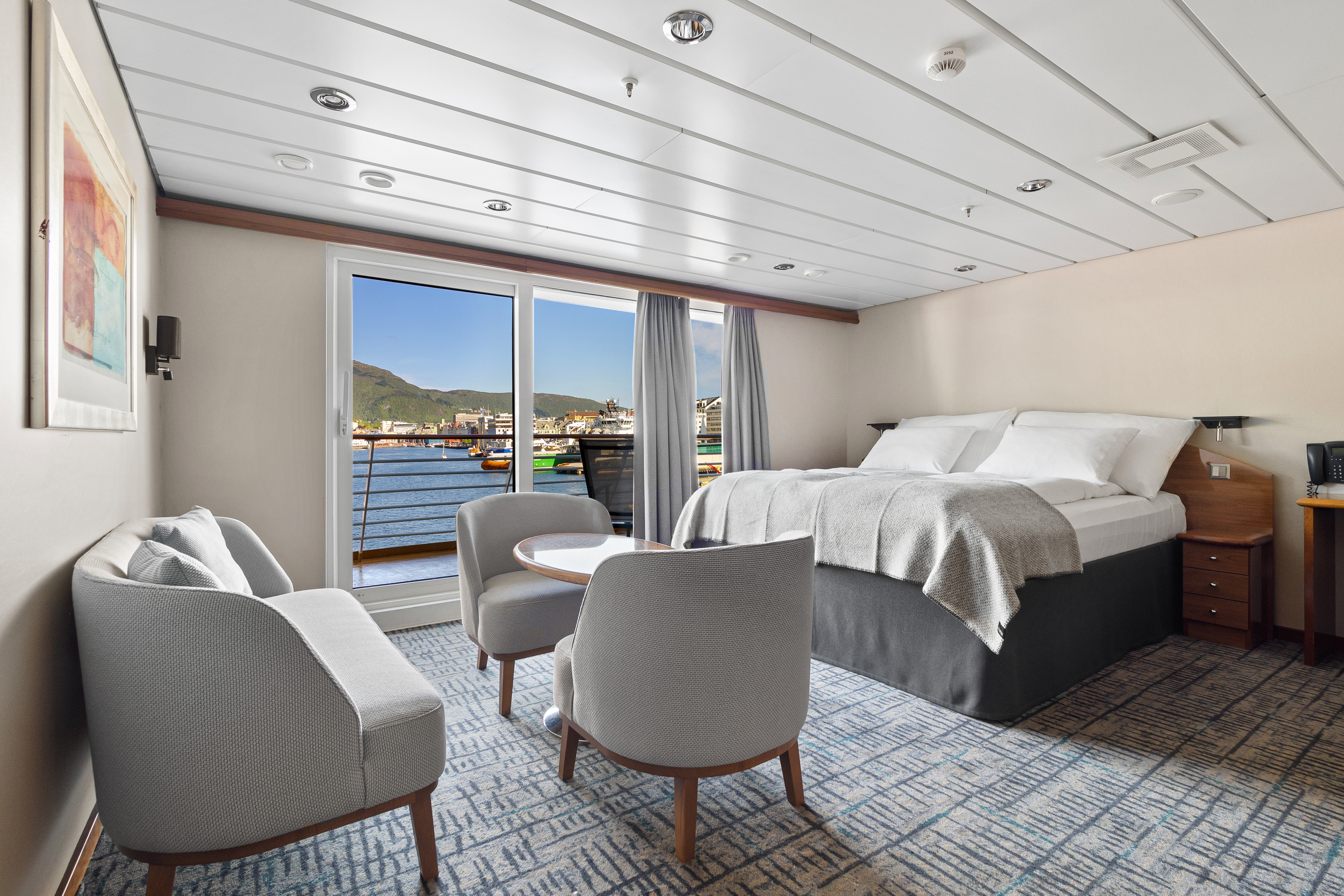 Expedition Suite | Suite on middle deck with balcony